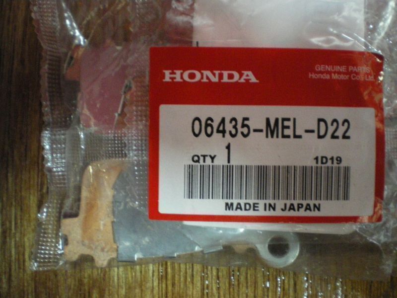 Задние тормозные колодки Honda оригинал (арт. 06435MELD22), аналог 06435-MEL-D21, 06435-MEL-D23, 06435MELD21, 06435MELD23