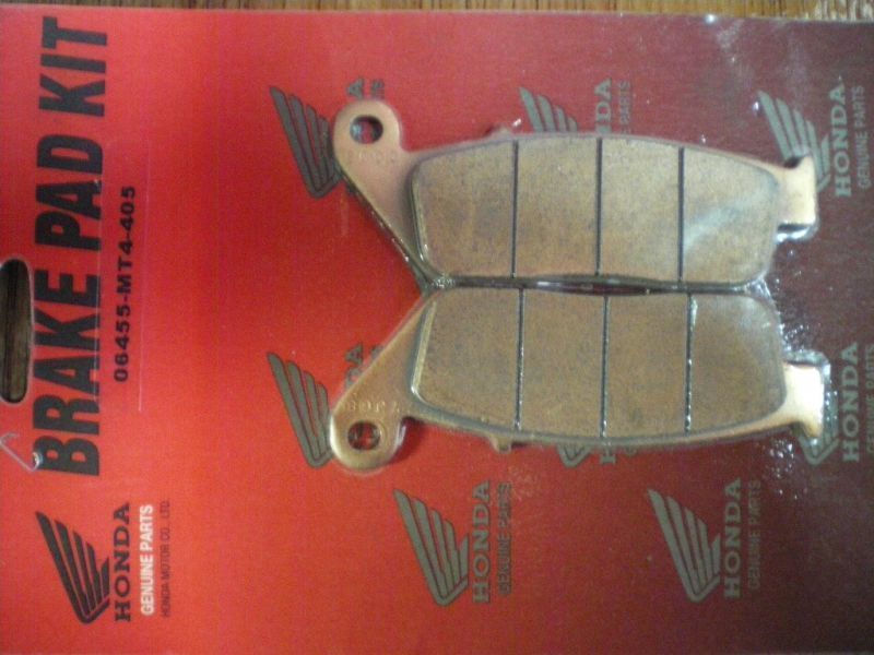Передние тормозные колодки Honda оригинал, комплект (арт. 45105-ML7-405)
