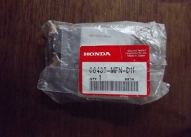 Задние тормозные колодки Honda оригинал, комплект (арт. 06435MFND11), аналог 06435-MFN-D12, 06435-MJM-D02, 06435-MJM-D01, 06435-MGY-641, 06435MFND12, 06435MJMD02, 06435MJMD01, 06435MGY641