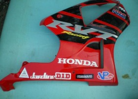 Пластик правый VTR1000 SP