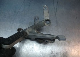 Правый водительский кронштейн с подножкой 929 б/у
